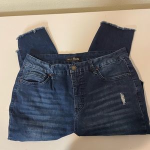 Curvy Fit Royalty For Me Distressed jeans